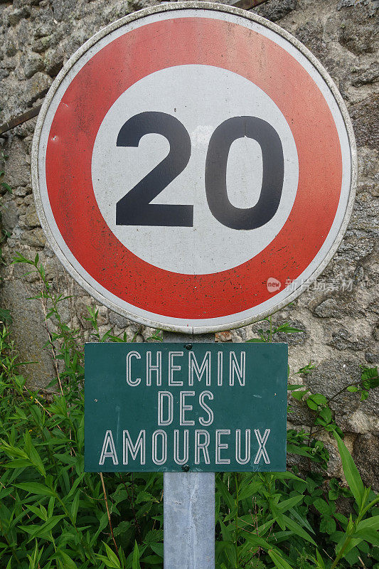 法国Chemin des amoureux乡村公路上20公里限速标志